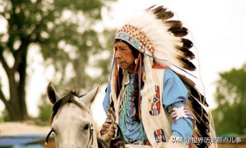 华丽的羽冠，勇士的王冠：一顶印第安人帽子背后的荣耀与尊严