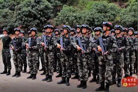 特战队员集合，极限考核开始图片