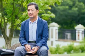 《小舍得》主演张国立泪目：儿子张默是我的心痛和遗憾图片