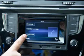 车上蓝牙按键在哪里？都是一个键，但有不同的连接方法图片