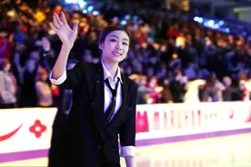 韩国花滑女神金妍儿致敬杰克逊  尽情肆意模仿惟妙惟肖图片
