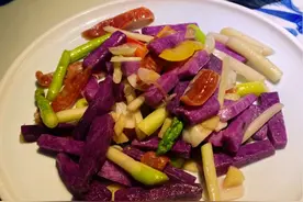 紫山药腊肠炒芦笋，秘制烤鸡翅，鹿茸菇炒肉丝，在家也能下馆子图片