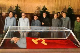 毛主席生前希望被火葬，去世仅仅两天后，事情发生了反转图片