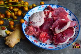 1块鸭肉25颗黄皮，教你做客家美食黄皮焖鸭，营养美味好吃极了图片