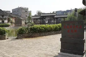 广西700年历史的古村，家家对联用石刻，无人居住犹如探秘图片