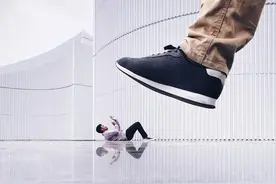 为什么越来越多人喜欢放低手机拍照？图片