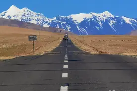 万里自驾单车独行，60后光头浪子挑战天路新藏线，路途艰辛终圆满图片