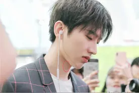 蔡徐坤对灰尘过敏，王嘉尔是辣椒，看到陈小纭：为难于小彤了图片