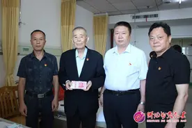 湖南祁东：八旬老党员交纳两万元“特殊党费”报党恩图片