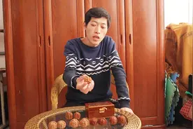 为啥一对文玩异形核桃就可以卖到5000元？听听农村小伙怎么说的视频封面