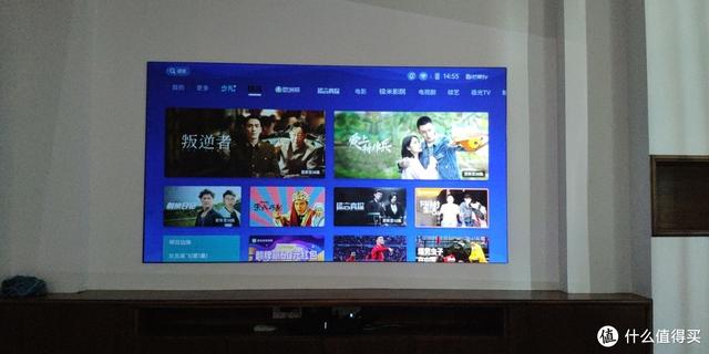 你以为是墙？不！它是电视机！投影入门：画卷幕布菲斯特S1测评