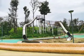 别让孩子看到成都这些网红滑梯，不然拖都拖不走图片