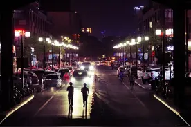 人过中年最大的悲哀莫过于：已经没有拼命的本钱了，却还要去拼图片