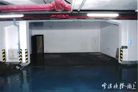 浙江女业主崩溃！新装修的别墅到处是水，墙面家具全遭殃！谁干的？图片