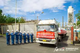 你没听错！乌石化出厂车用尿素加车里可以减排图片