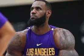 看了照片才相信，原来NBA真有人能把球衣穿成“紧身衣”图片