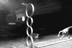 搞笑GIF：厉害，我的哥，给你满分，别骄傲图片