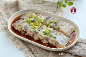 花100元买条大带鱼，清蒸熬汤做出2样菜，鲜得让人差点掉眼泪图片