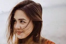 钟丽缇大女儿晒丰满泳装照，混血颜值高过妈妈，有点撞脸马思纯图片