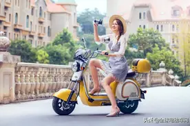 一款颜值爆表、让人心绪穿越时空的复古时尚电摩正式亮相图片