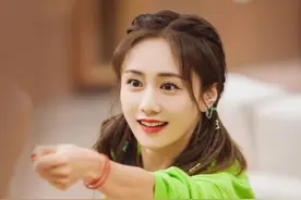 郑钧女儿：爸爸被传为刘芸抛弃妈妈，她颜值高于异母弟弟为母争气图片