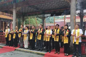 东莞台商子弟学校一行来炎陵祭祖图片
