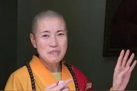 这位尼姑住别墅、坐豪车，与两位和尚结婚，她说：为了输入人才图片