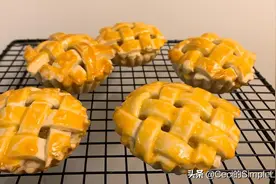 家庭版简易苹果派，派对美食，酸甜酥脆，手残党也可一次过成功！图片