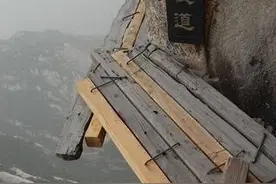 中国八大悬空栈道，张家界天门山玻璃栈道上榜，行至让人步步惊心图片