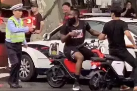NBA球员中国行趣事：韦德向大妈要水被拒，韦德：这是我代言的啊图片