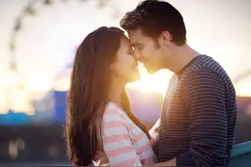 让女人爱到极致的人，未必很有钱，但会有这些特别之处图片