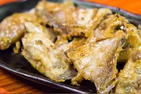 立秋后，遇到这鱼要多吃，优质蛋白易吸收，煎一煎酥鲜咸香有味图片