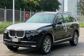 宝马X7提车！落地103万，空间不输GLS，加速与卡宴看齐图片