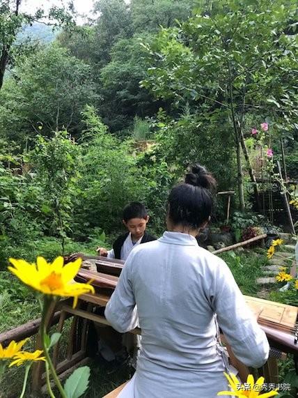 熟练掌握茶艺解说词，才可快速入戏。看茶艺师的语言魅力