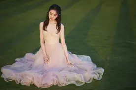 戏多？刘浩存被曝更改出生地试图洗白自己，至今未对瘫痪女孩道歉图片
