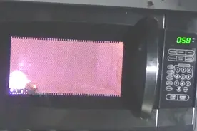 微波炉还能点亮灯泡？聊聊微波加热原理图片