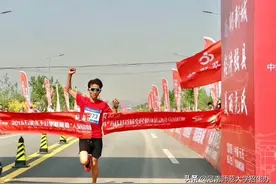 30分07秒跑完10公里！河南"超帅"学子，1秒绝杀拿下这项冠军！图片