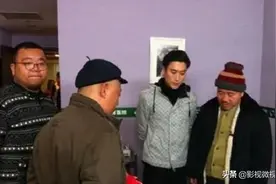 《乡爱14》拍摄多艰苦？演员露天吃饺子，王老七亲自做大锅饭图片