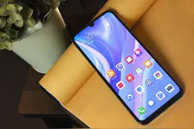 从1599元跌至1199元，华为屏幕指纹手机已沦为标准千元机图片