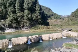登上神秘喀斯特岩洞，探索曾经土匪的巢穴图片