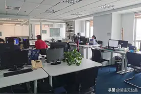 第三国赴美，两位老人经过新加坡中转去美国西雅图照顾怀孕的女儿图片