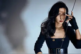 李冰冰，黑色抹胸连体裤造型，气场十足，尽显酷飒女子力图片