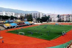 湖南省“雄霸一方”的五所高中，四大名校在长沙，县级高中大黑马图片