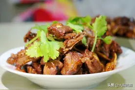 9月最该吃这鸭肉，比猪排香比牛肉鲜，好吃到汤汁都不剩图片