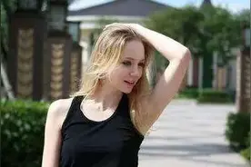 俄罗斯美女哪都好，为什么身上总有一股刺鼻的异味呢？图片