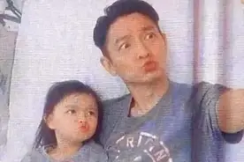 刘德华独生女现身医院，保姆车私人保镖一应俱全，从小住亿元豪宅图片