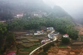 安庆大山深处，发现一座300多年老屋，十分破败令人惋惜图片