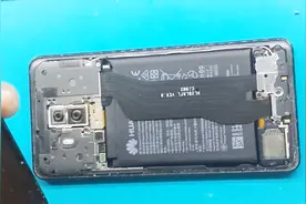 华为mate10保时捷版后盖摔坏，一万多元的国产机，看着都心疼！视频封面