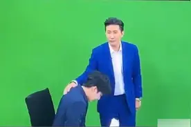 Mike无工作无收入痛哭，餐厅也不敢去，省钱给儿子当抚养费图片