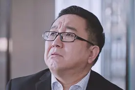 《突围》：什么叫“有奶便是娘”，陆建设办公室的照片诠释一切图片